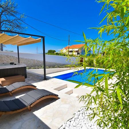 Villa Village Idylle With Heated Pool, Sauna, Jacuzzy And Private Parking Sukošan Exterior foto