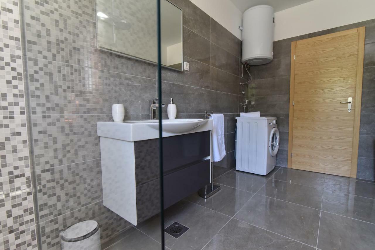 Villa Village Idylle With Heated Pool, Sauna, Jacuzzy And Private Parking Sukošan Exterior foto