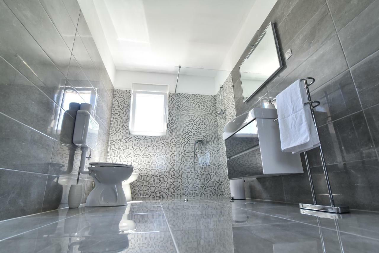 Villa Village Idylle With Heated Pool, Sauna, Jacuzzy And Private Parking Sukošan Exterior foto