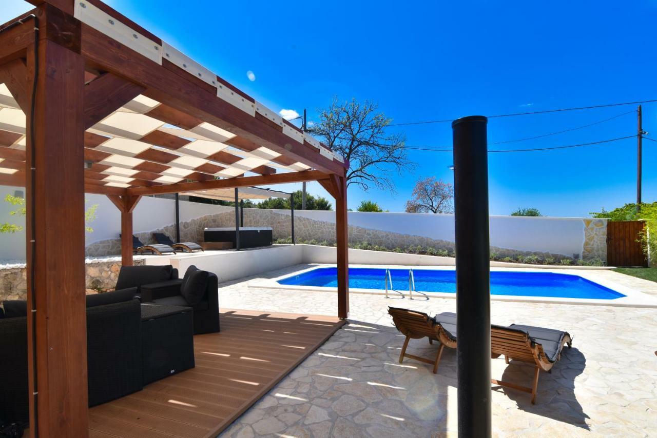 Villa Village Idylle With Heated Pool, Sauna, Jacuzzy And Private Parking Sukošan Exterior foto