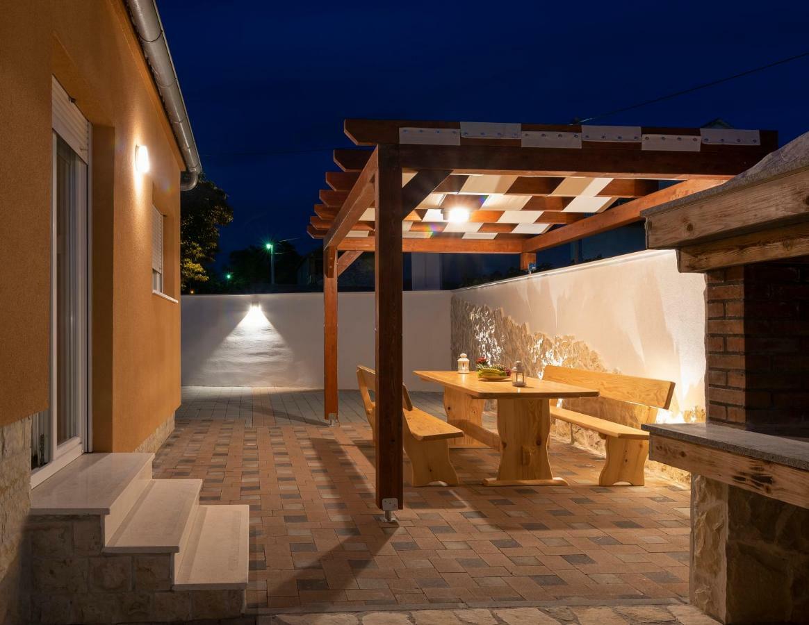 Villa Village Idylle With Heated Pool, Sauna, Jacuzzy And Private Parking Sukošan Exterior foto