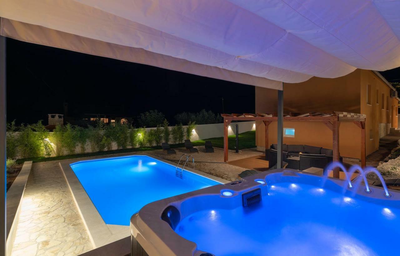 Villa Village Idylle With Heated Pool, Sauna, Jacuzzy And Private Parking Sukošan Exterior foto